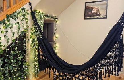 Knotty Pine Cabin with Artisan Stone Patio - Walk to Bass Lake - Foto 30