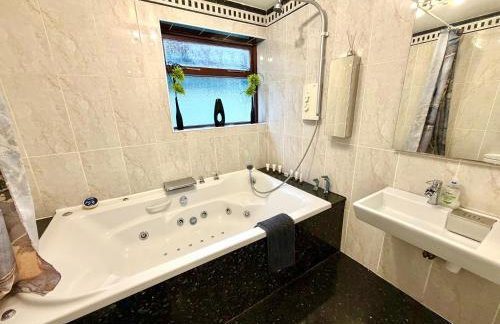 Indoor Heated Pool - Large Family Home - Sleeps 12 - Near Bournemouth Beach - Photo 41