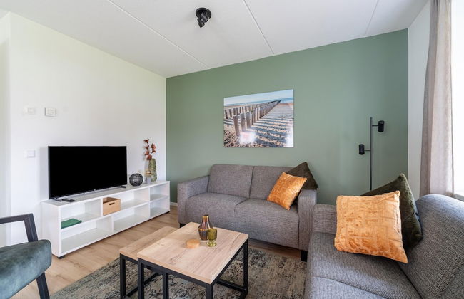 Luxurious Holiday Home With Parking - Photo 15