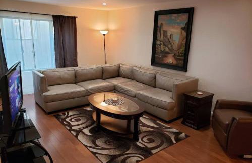 Beautiful Spacious 2 Bedroom, 2 Bathroom Condo - Foto 7