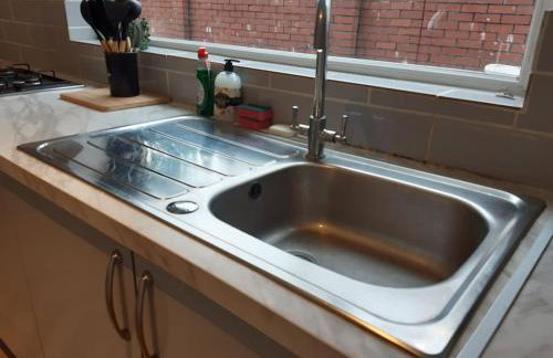 Free Parking Spacious Home - Photo 36