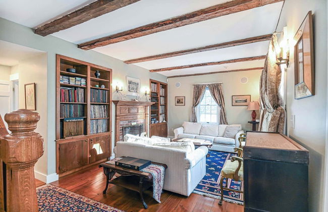 4 BDR w/ Private Hot Tub, Backyard and Deck! - Photo 17