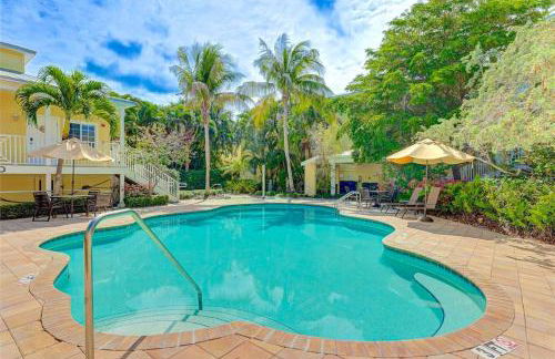 New! Remodeled, Pool-Side, 1-min to Beach Path! - Foto 58
