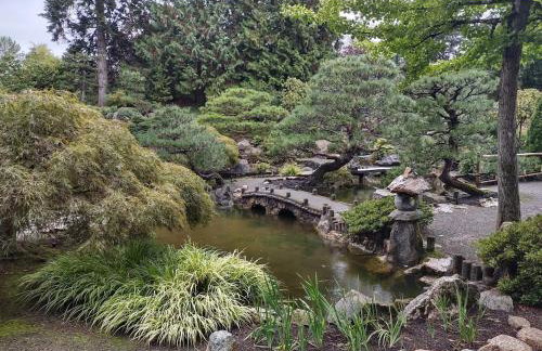 Burien's Top Unit with Spa-Inspired Bathroom - Foto 21