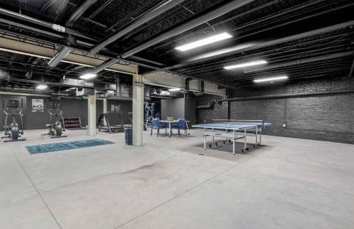 Apt+ 2 Queens+Bunkbed+Free Parking 55"TV - Photo 22