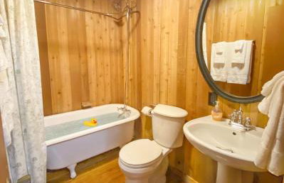 Waterfront A-Frame Cabin w Hot Tub, Outdoor Kitchen, Firepit Near Hiking & ATV Trails - 10 mins to Helen, GA - Foto 22