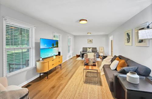 3 Bedrooms 8 Guests Modern Ranch Retreat on Half Acre - Foto 1