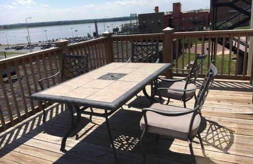 Riverview Loft! Downtown Alton - Foto 20