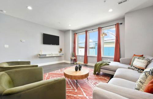 HostWise Stays - The Charlotte - Rooftop patio, Garage Parking, Prime Location, Large 3 Story Home - Foto 23