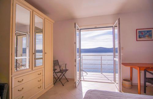 3 Bedroom Beach House with private sea access - Photo 4