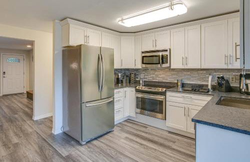 Modern Puyallup Townhome with Backyard and Fireplace - Foto 8