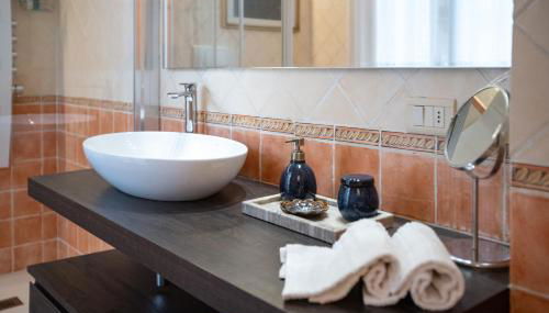 Indipendent Studio Apartment with Terrace - Parking - Foto 2