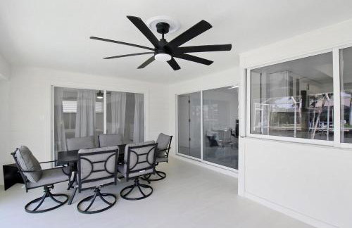 Chic & modern canal-front retreat with private pool - Azure Tides - Photo 20