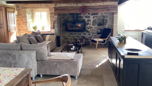 Maison de campagne, 136 M2, 4 pers, grande pièce de vie, 2 chambres, 2 salons, Cantal - Foto 3