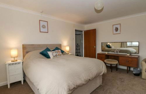 Hawksbridge Bungalow - Photo 14