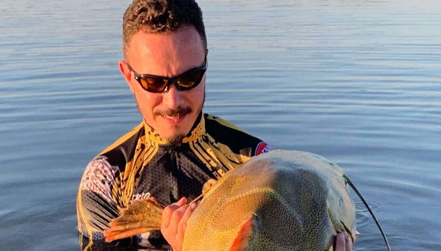 Captura de un pez en el río Araguaia