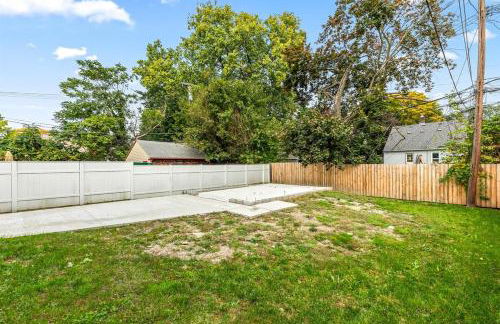 Spacious 4BR Home by Dtown Royal Oak - Photo 39