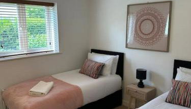 Lakeside apartment with FREE parking / M25 - Foto 1