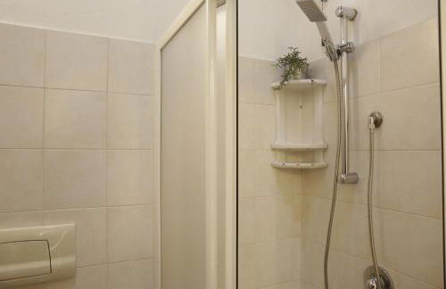 Midnight blues for 3 people near the airport - Foto 25