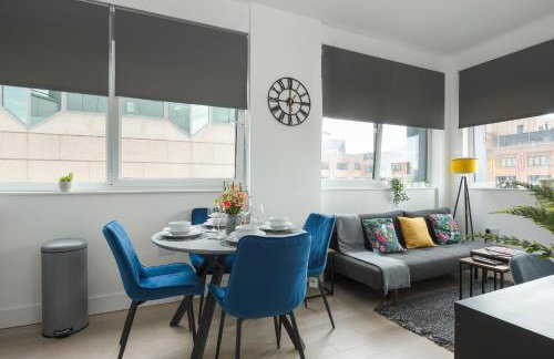 Deluxe 2 bed, 2 bathroom Milton Keynes apartment within walking distance to train station and City centre. - Foto 3