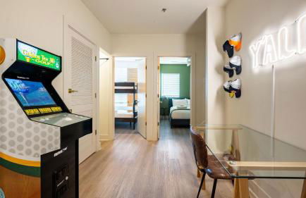 Sleeps 24 2 Units Mins to Downtown Outrider by AvantStay - Foto 10
