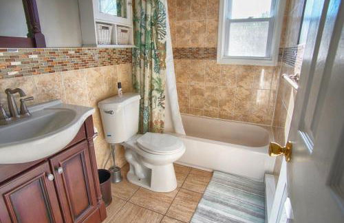 Gorgeous beach house with large pool & private beach, just 3 blocks away!! - Foto 26