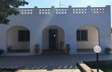 Seaside Villa with Hot Tub, 5mins walk from the sea - Foto 1