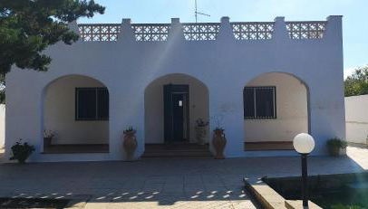 Seaside Villa with Hot Tub, 5mins walk from the sea - Foto 1