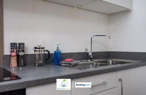 Cosy Retreat By Green Haven Escapes Short Lets & Serviced Accommodation Seacroft With Free Off-Street Parking & Pet-Friendly - Photo 3