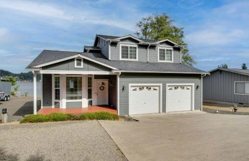 Waterfront Allyn Home with Fire Pit and 2 Kayaks! - Foto 56