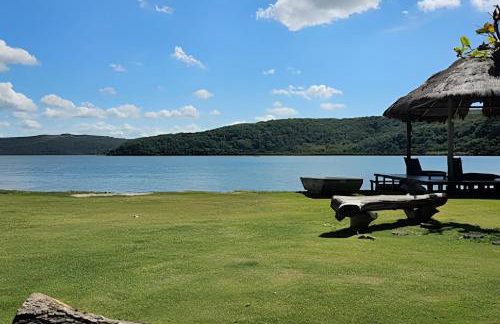 Conforto à beira da lagoa - Foto 35