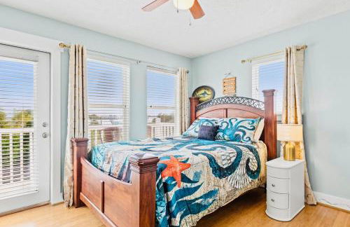 Lion of the Beach - Photo 37