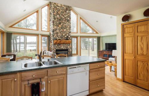 Relax & Explore Waterfront Crawford Lake Cottage 4878 - Foto 33