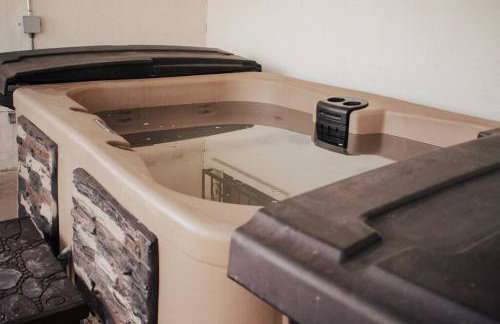 Casa Charleston-3BR-2Bath-Private HOT TUB-Pet Friendly-No Pet Fees! - Photo 55