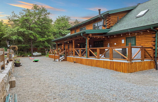 The Bigwood Cabin by Avantstay Hot Tub, Firepit, Pool Table, Private Yard - Photo 77