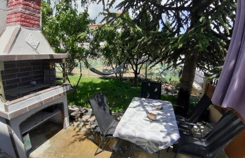 Soula's Sunshine Green Apartment - Photo 13