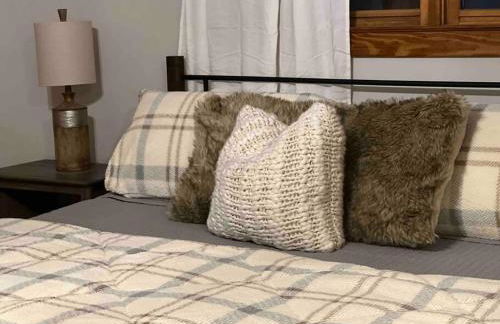 Golden Acres Ranch Hot Tub+Gameroom+Creek & wifi - Foto 16