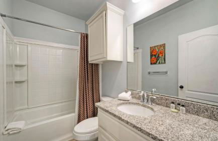 Waterfront Shared Pool w/ Bay Views, Boat Dock Oscar's Lodge by Avantstay - Foto 38