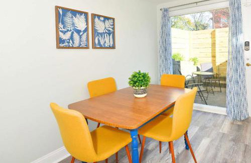 Jennifer's Walk to Brown U Private Entry & Patio - Foto 1