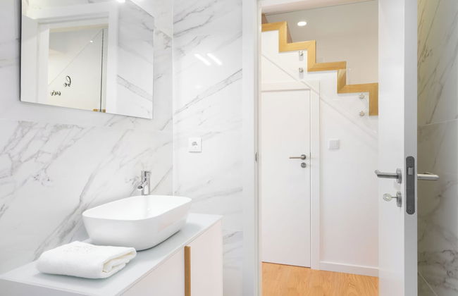 C312 Riverside View Premium Apartment w/ AC & Terrac - Foto 32