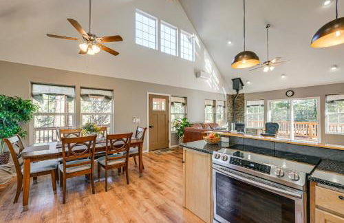 Peaceful Blue Ridge Cabin with Wraparound Deck! - Foto 12