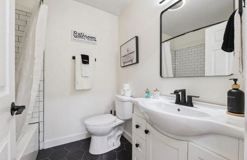 Pet Friendly, Gated Backyard, Game room, Hot Tub - Foto 10