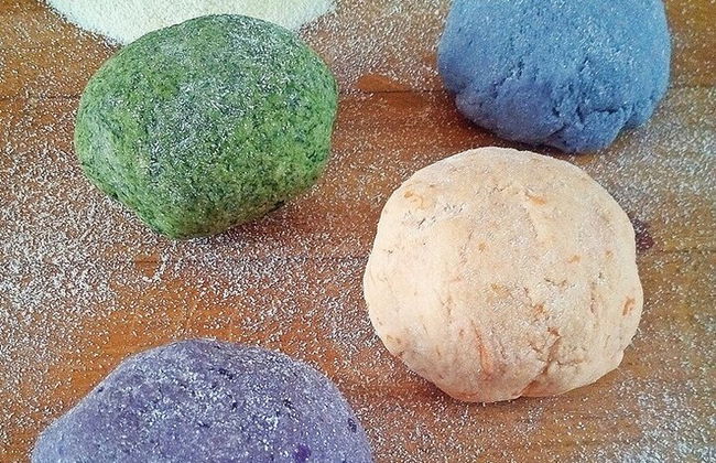 Taller de pasta colorida en Bolonia con comida - Foto 18