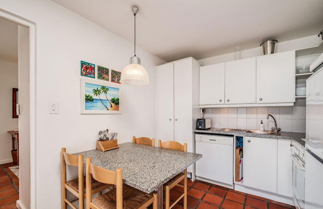 Camps Bay Holiday Apartment w Private Pool CBT Palm Suite - Photo 16