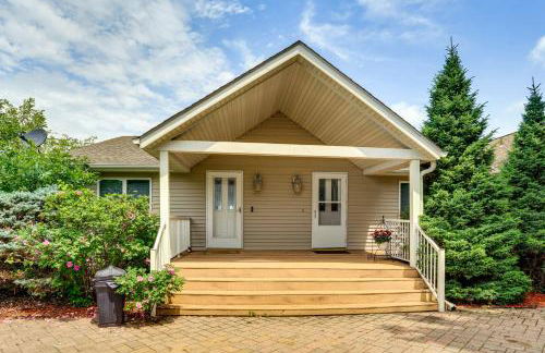 Spacious Lakefront Home with Spectacular Views! - Foto 25