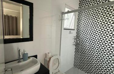 Casa agradável com piscina há 1 quadra da praia. - Foto 10