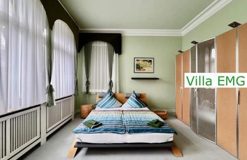 Luxus Ferienhaus Villa EMG Dortmund in Ennepetal, nah Düsseldorf, Köln mit Tennis Court, Garten, Kamin für Familien Gruppen bis 20 Personen - Foto 37