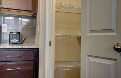 Two Comfy Condos Near City Center OTR UC Zoo - Foto 10