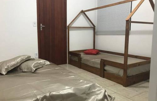 CASA SURYA, Piscina Fantástica, Churrasqueira, Completa, 18 HÓSPEDES na REGIÃO DOS LAGOS - Casa de Campo - Foto 34