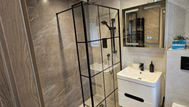 Beautiful 3 bedroom house Bulwell Nottingham - Foto 2, Shower